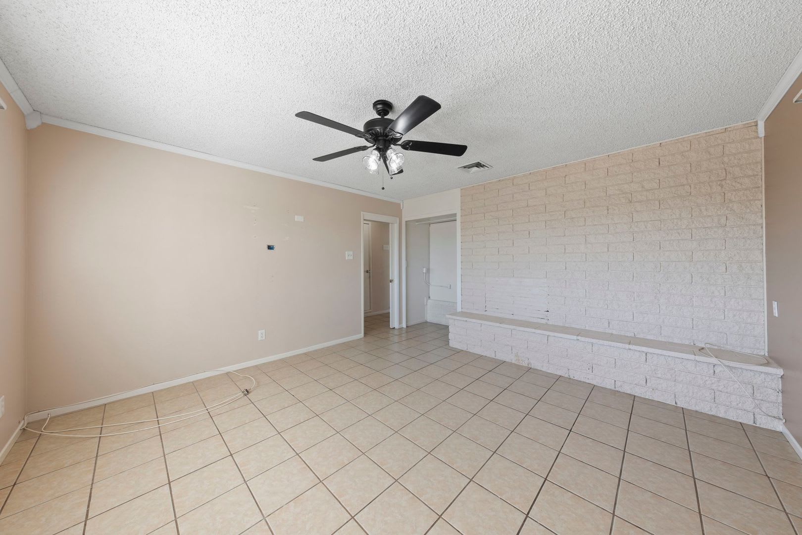 Vintage Henderson Gem Near Water Street District – photo 5