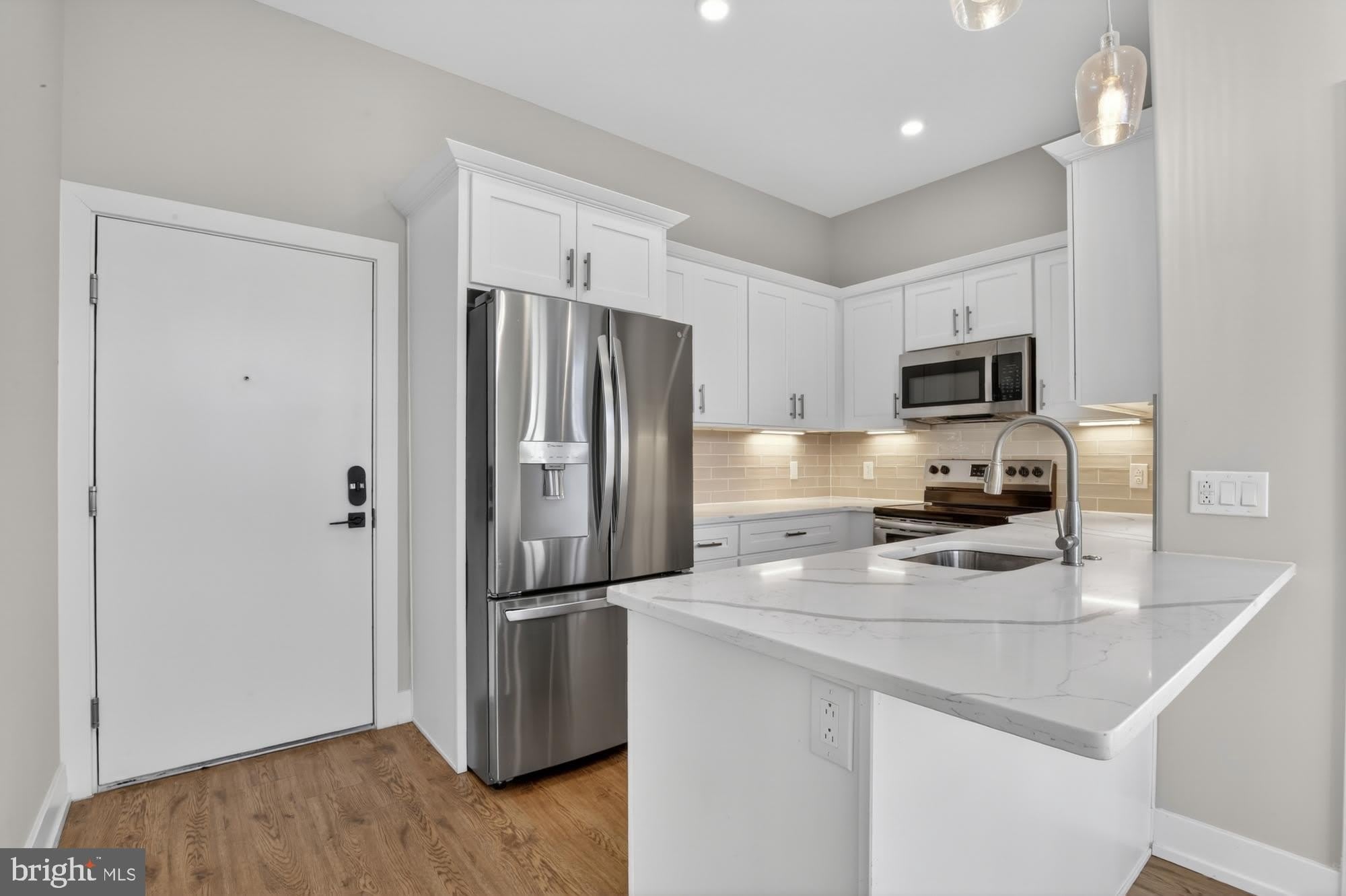 2034 N FRONT Street – photo 5
