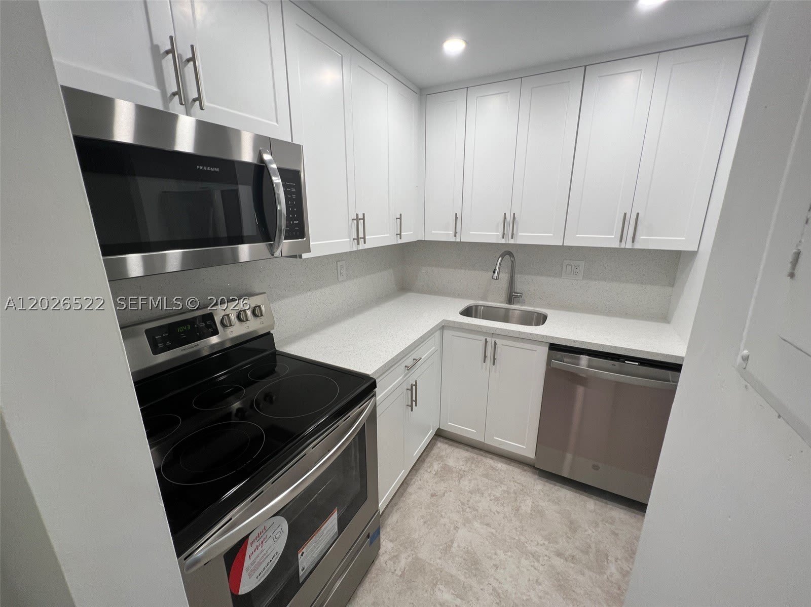 10415 N Kendall Dr – photo 2