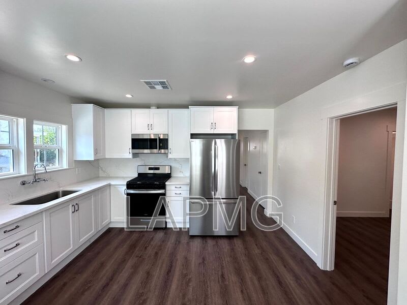 1460 Ricardo St. – photo 5