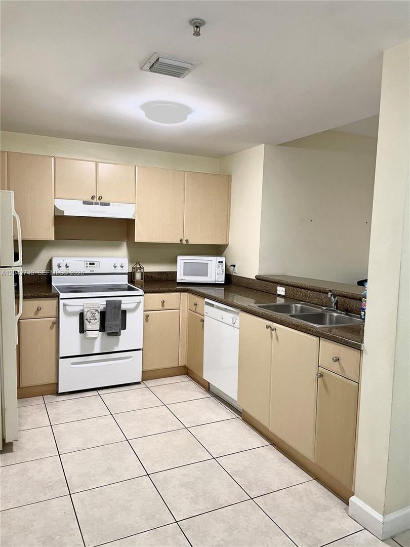 2280 SW 32nd Avenue 202, Miami, FL 33145 – photo 1
