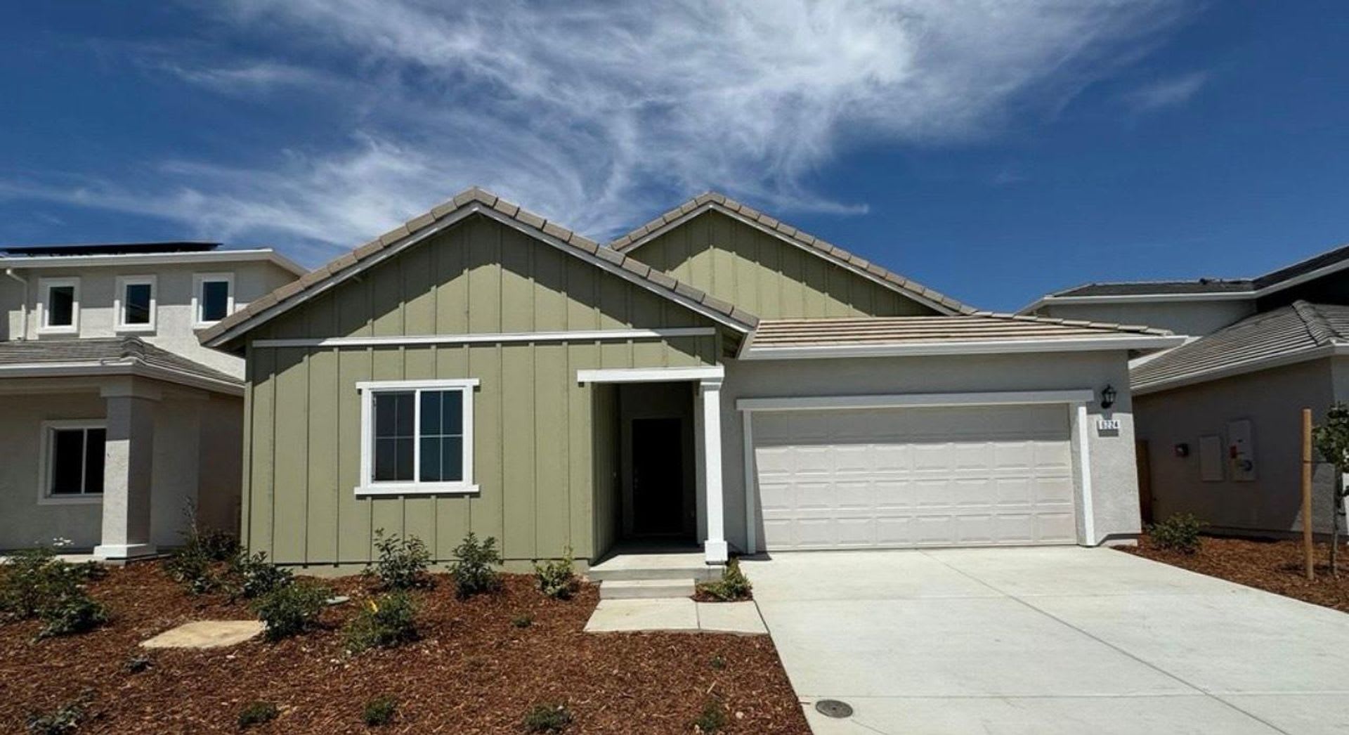 BRAND NEW (Solar) 4/2 w/Massive Backyard Roseville! *Please read entire ad for viewings!! – photo 1