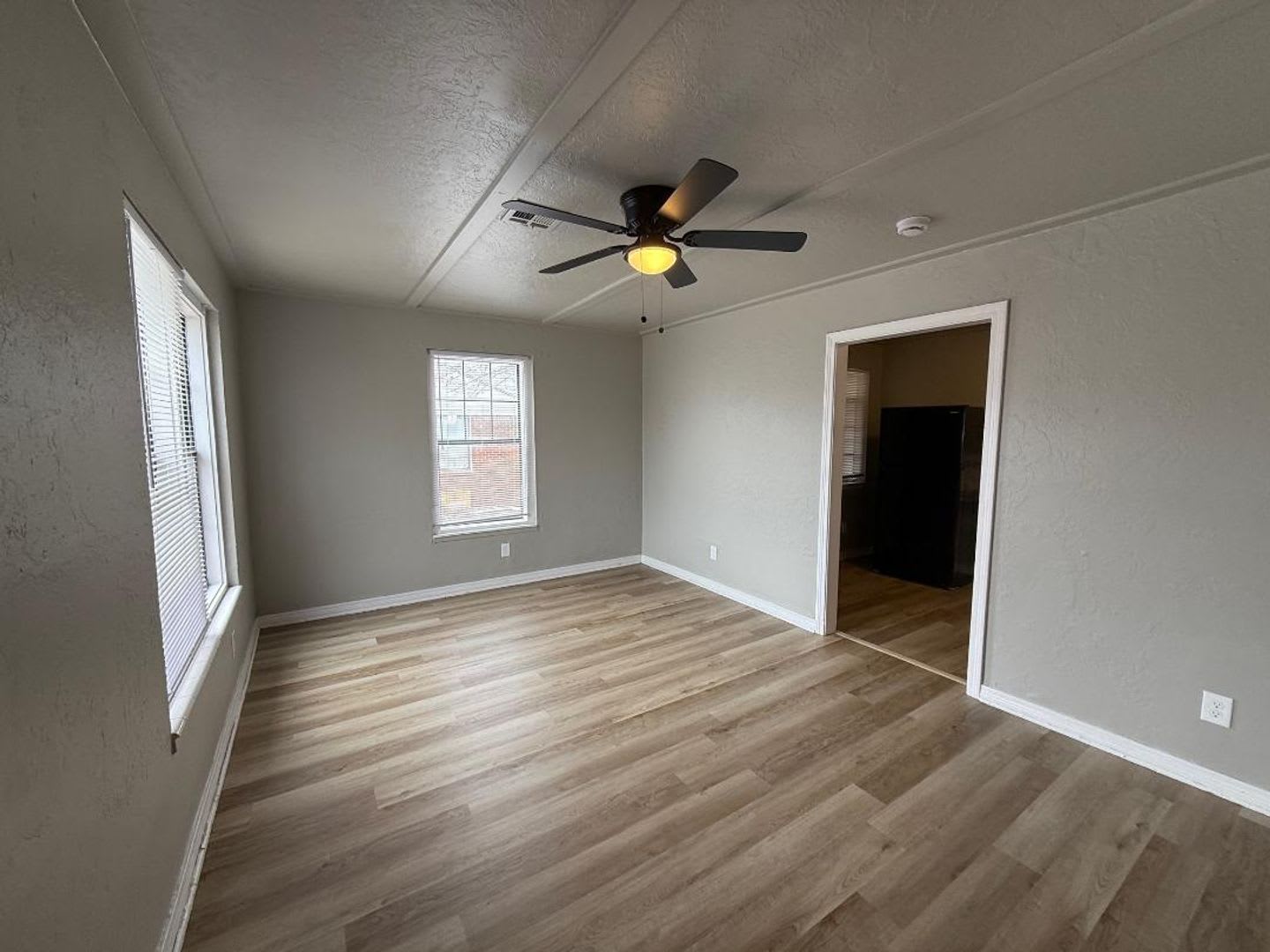 2 BED 1 BATH DUPLEX FOR LEASE – photo 2