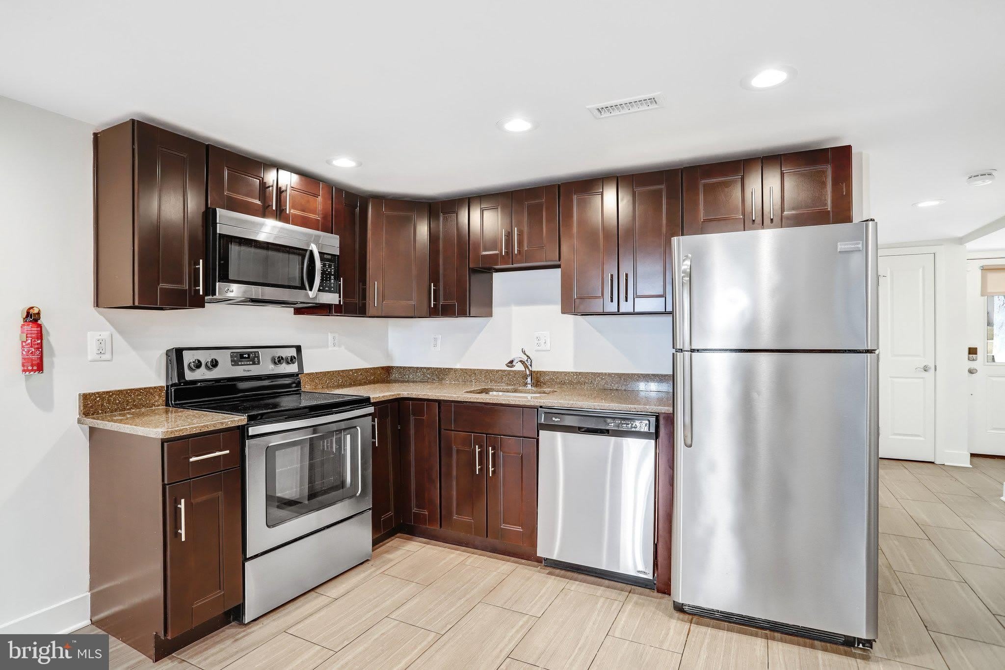 1350 PERRY Place NW – photo 5