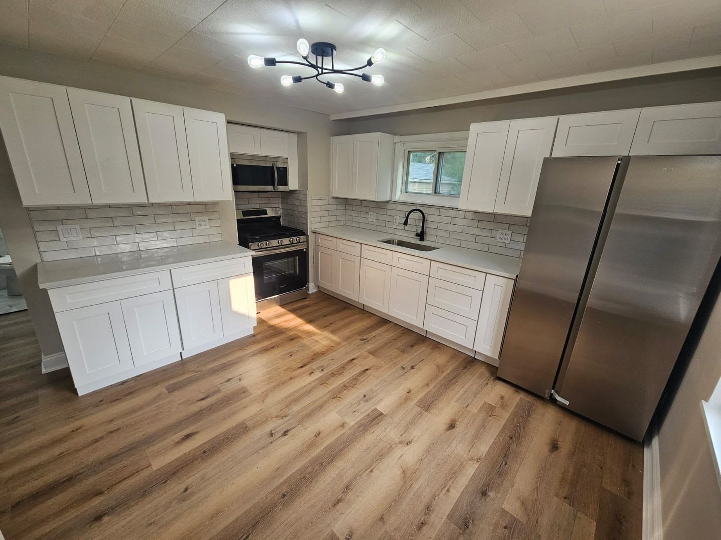 Charming 3-Bedroom Euclid Home with Garage Parking – photo 4
