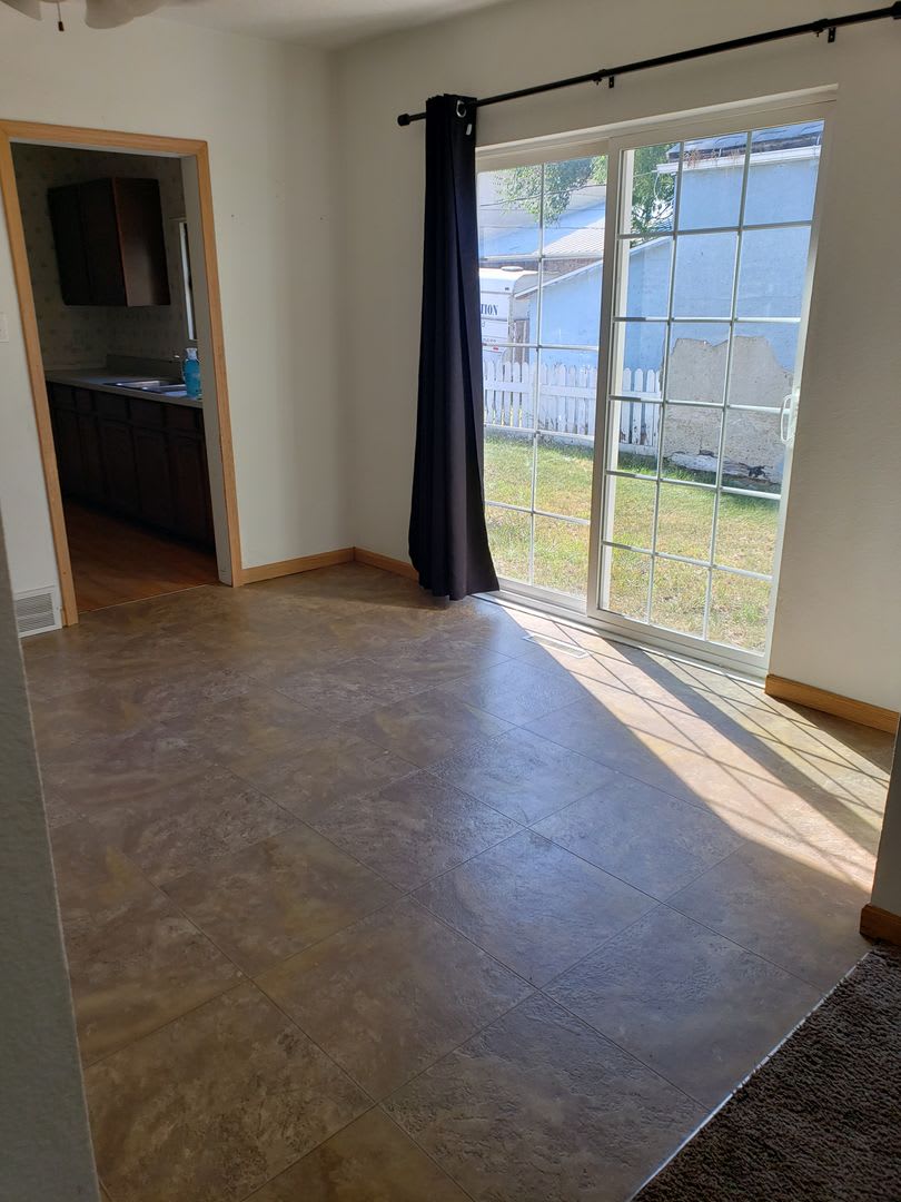 412 3rd Ave NW Jamestown, ND 58401 – photo 4