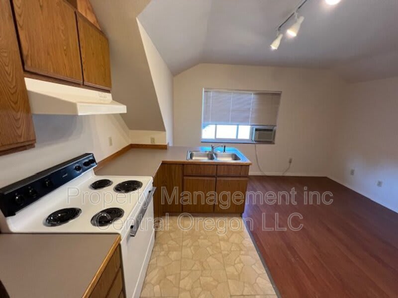 354 NE Penn Ave – photo 2