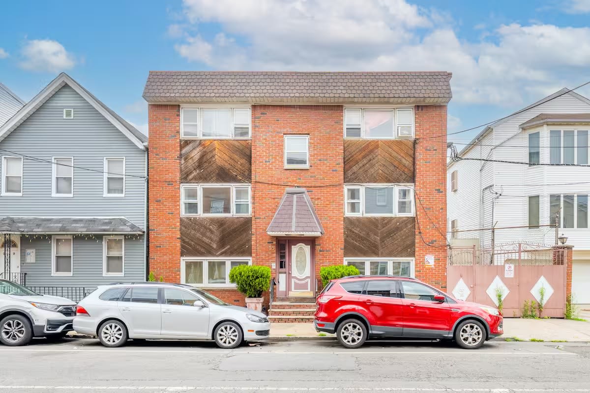 33 35 Adams St – photo 2