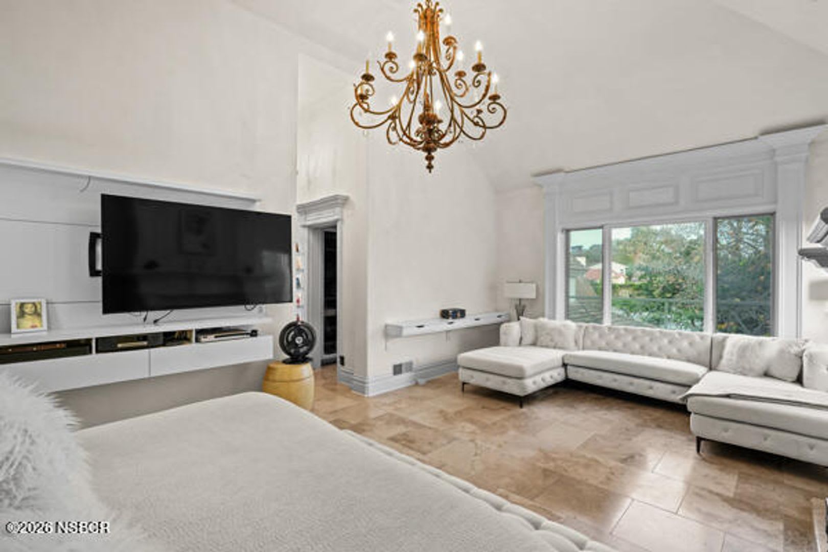 Elegant 6‑Bedroom Retreat with Pool, Spa & Wine Room – photo 3