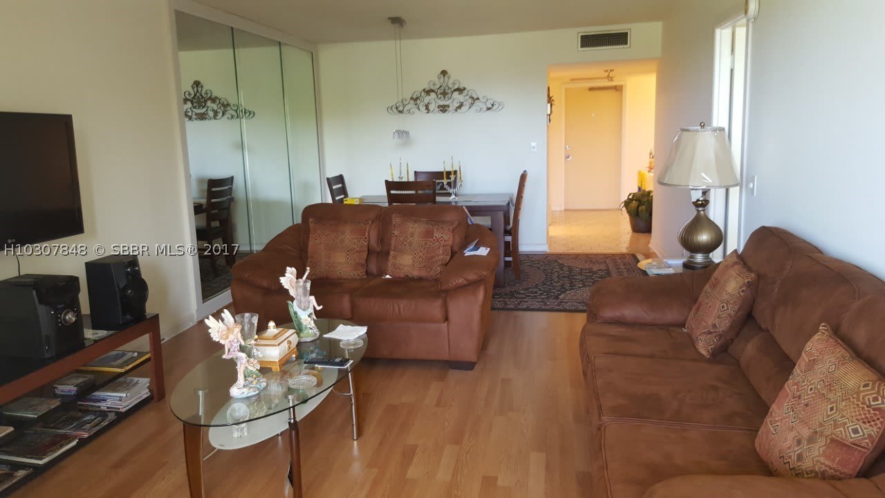 2851 S Palm Aire Dr – photo 2