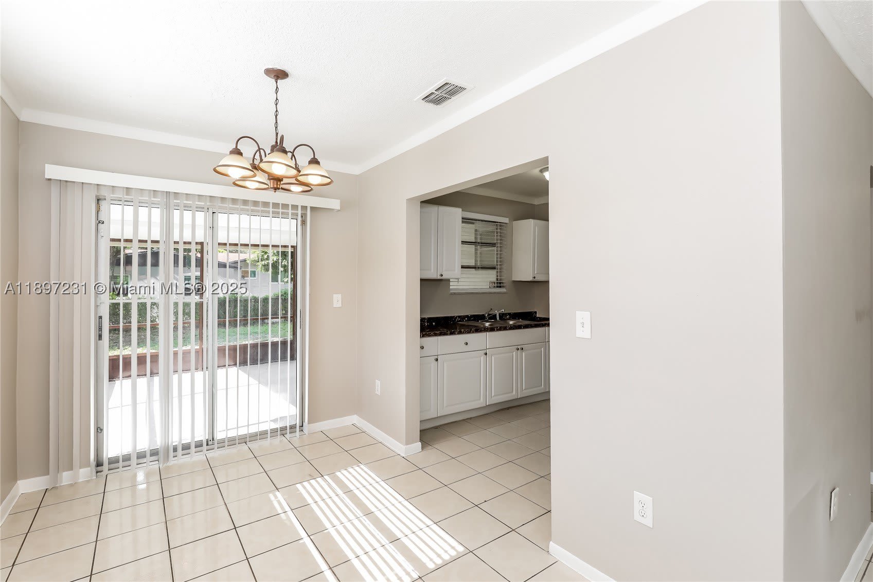 381 NE 164th St – photo 4