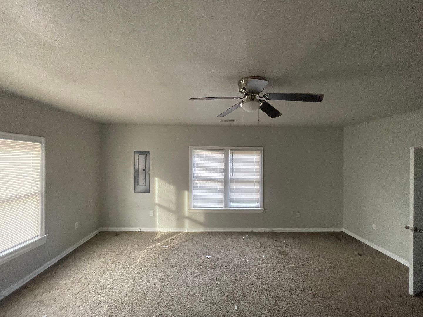 5 bedroom, 2 bath – photo 4
