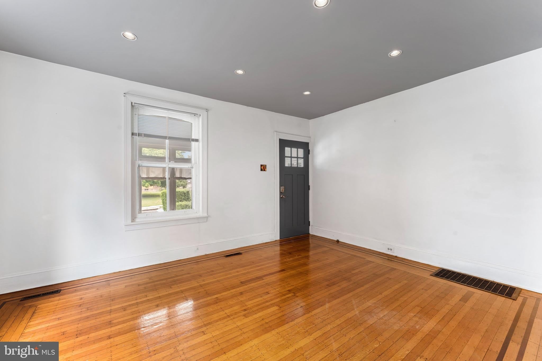 809 ARDMORE Avenue – photo 5