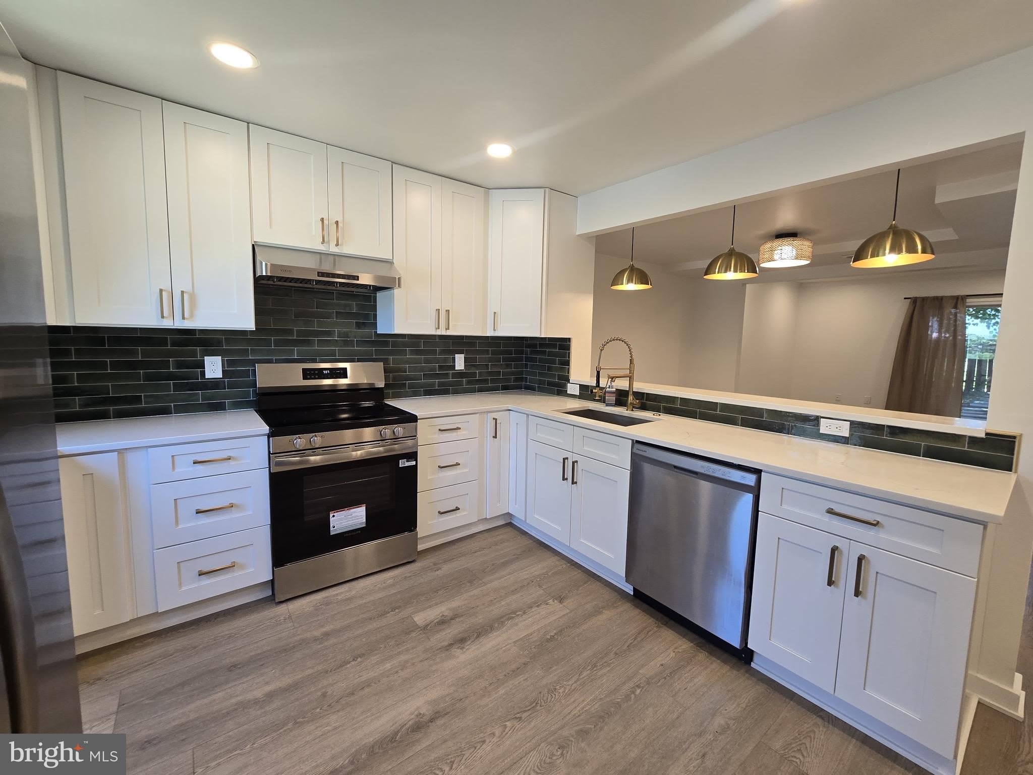 8760 STONERIDGE Drive – photo 1
