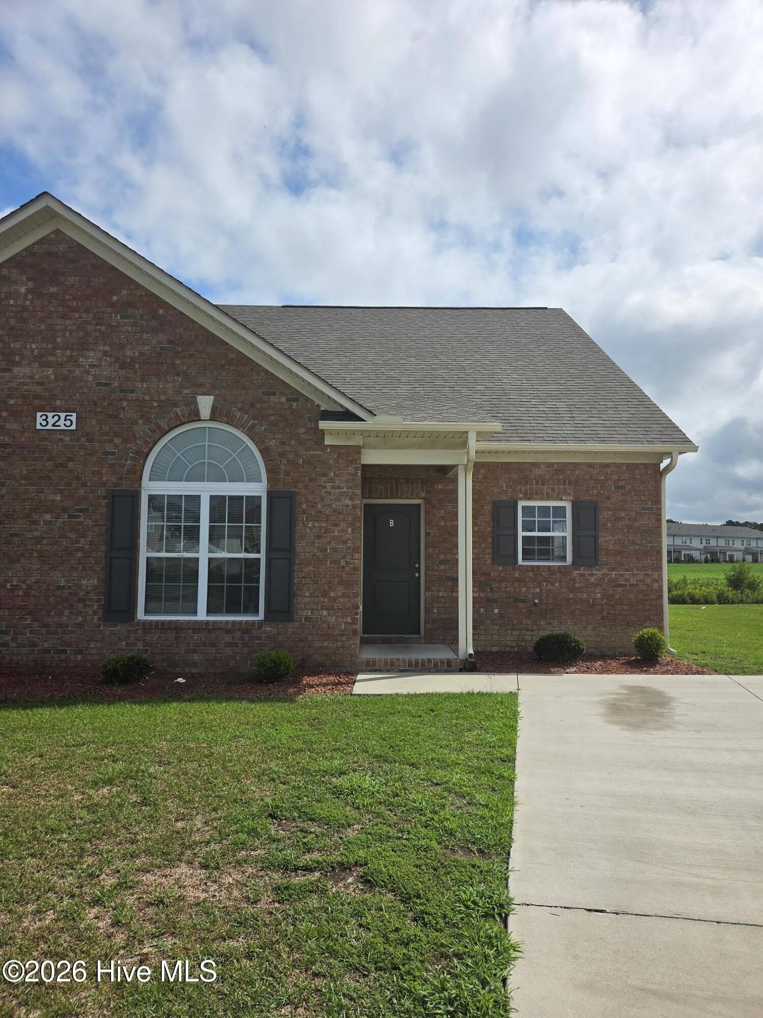 325 S Pointe Drive – photo 1