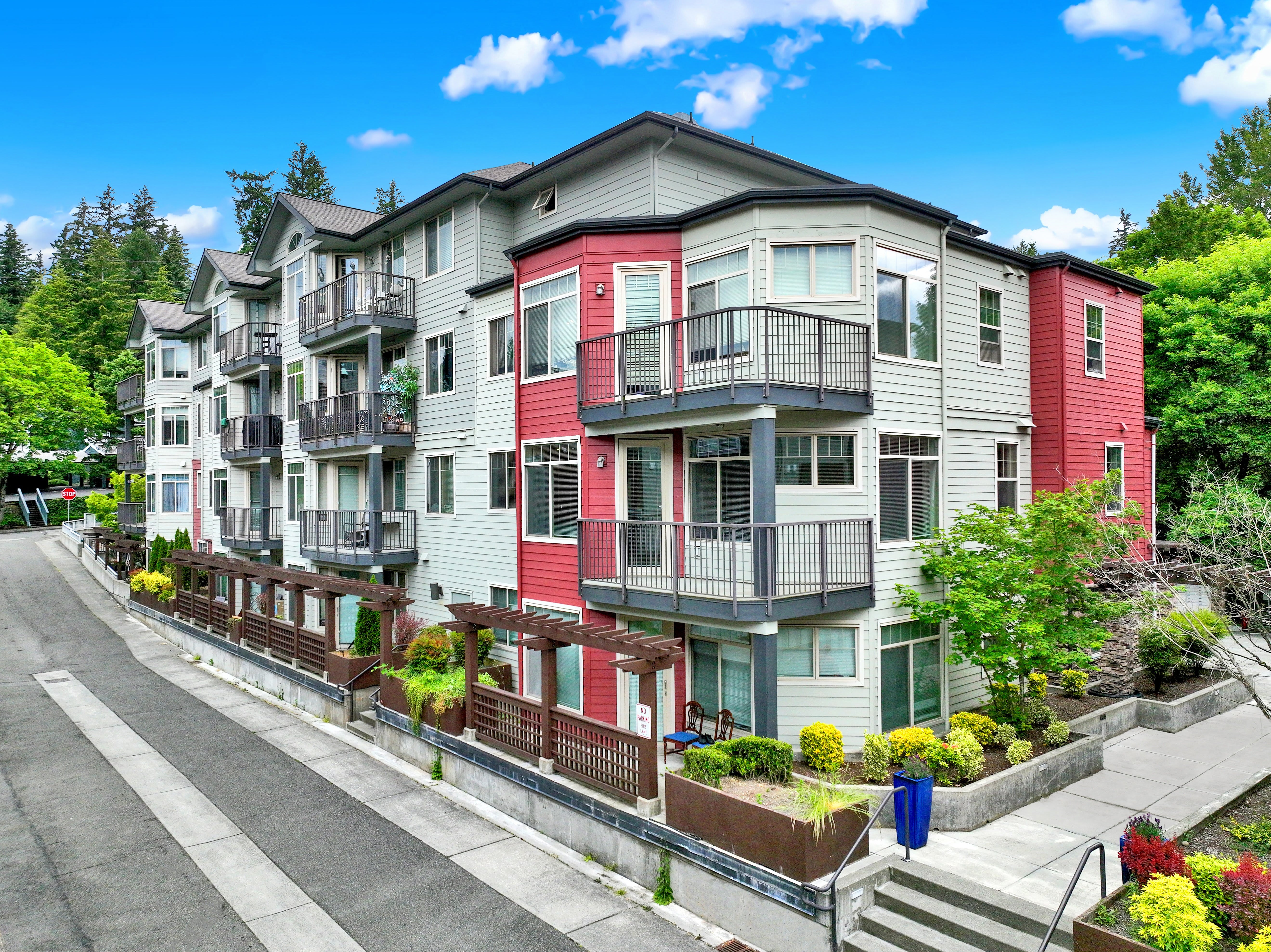 Delano – photo 1