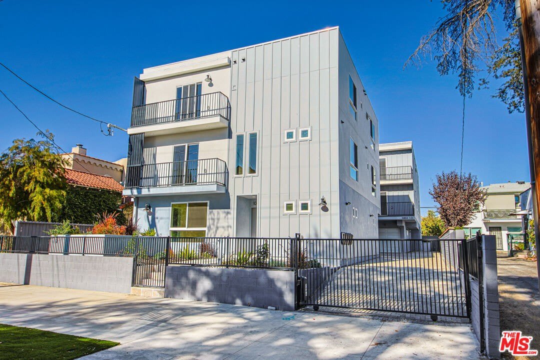 10803 1/2 Kling St – photo 2