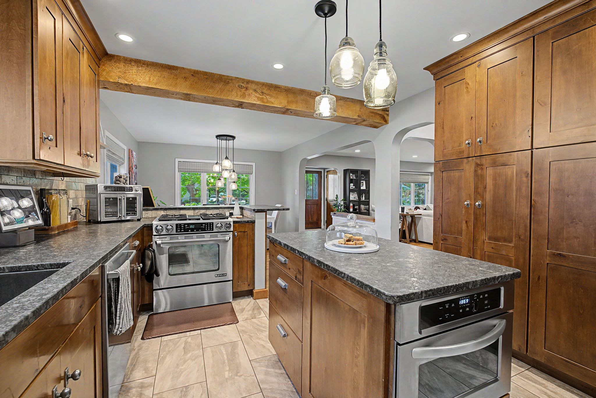 333 East Thruston Boulevard – photo 4