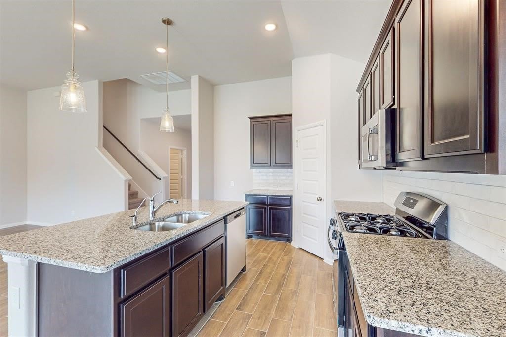 14162 Birch Farm Drive – photo 4