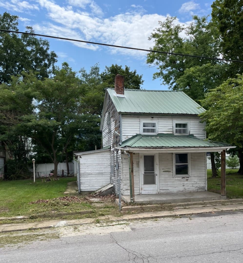 Historic Downtown! $390 Month / $900 Down – photo 1