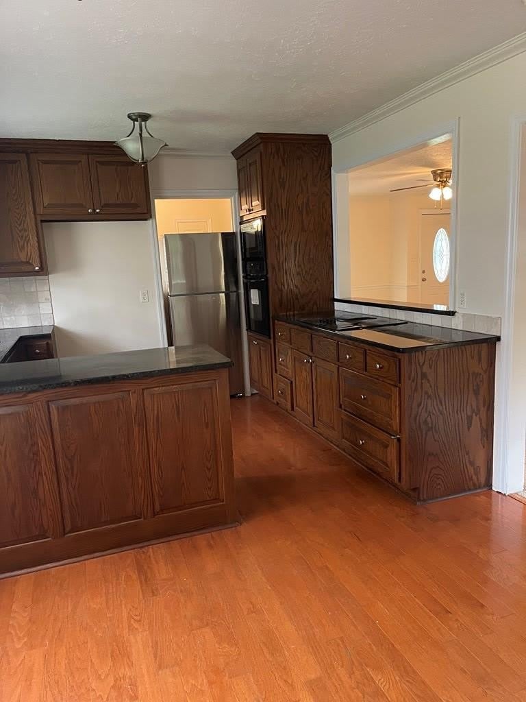 1716 Whisperwood St – photo 2
