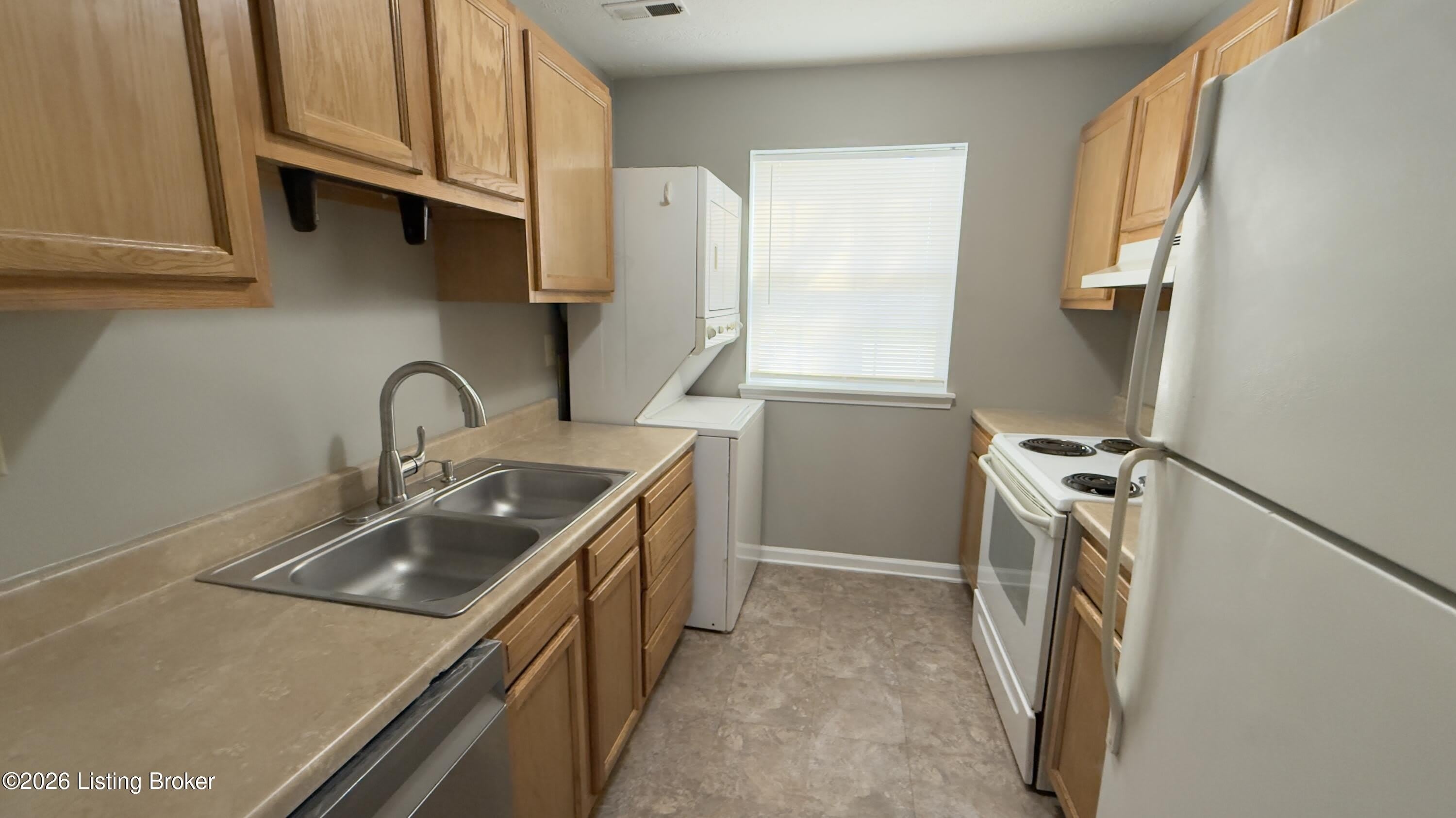 729 E Court Ave – photo 4