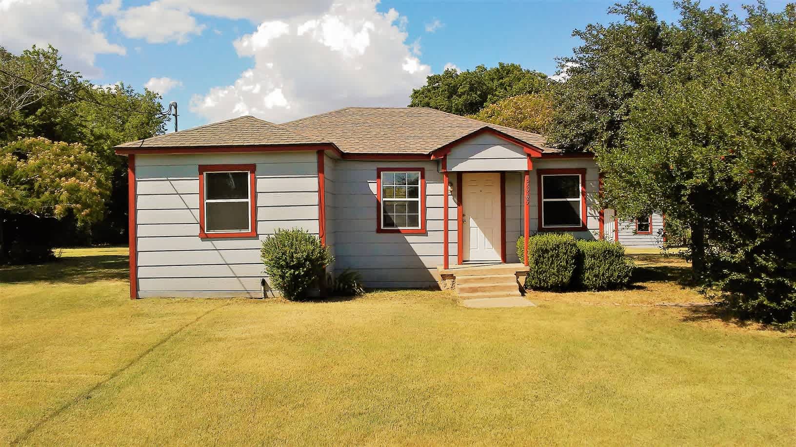 15665 S. Hwy 36 (Red/Gray House) – photo 2