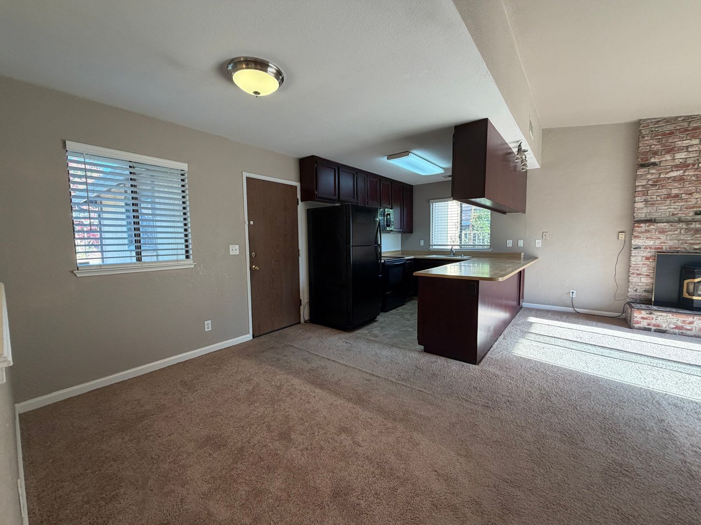 Cute house with huge yard 2 bedroom 2 bath – photo 5