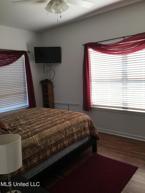 153 Markham Drive – photo 4