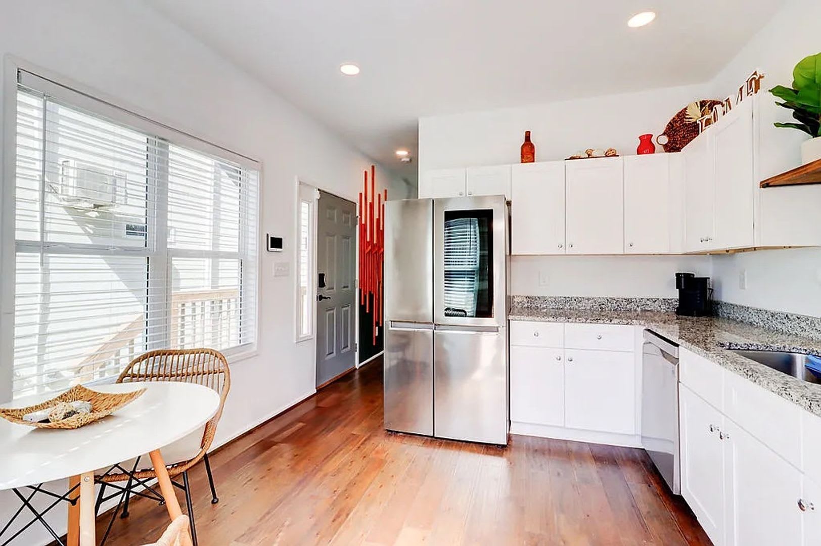 Room In 2 Bedroom Home At Bowen Ave Se – photo 4