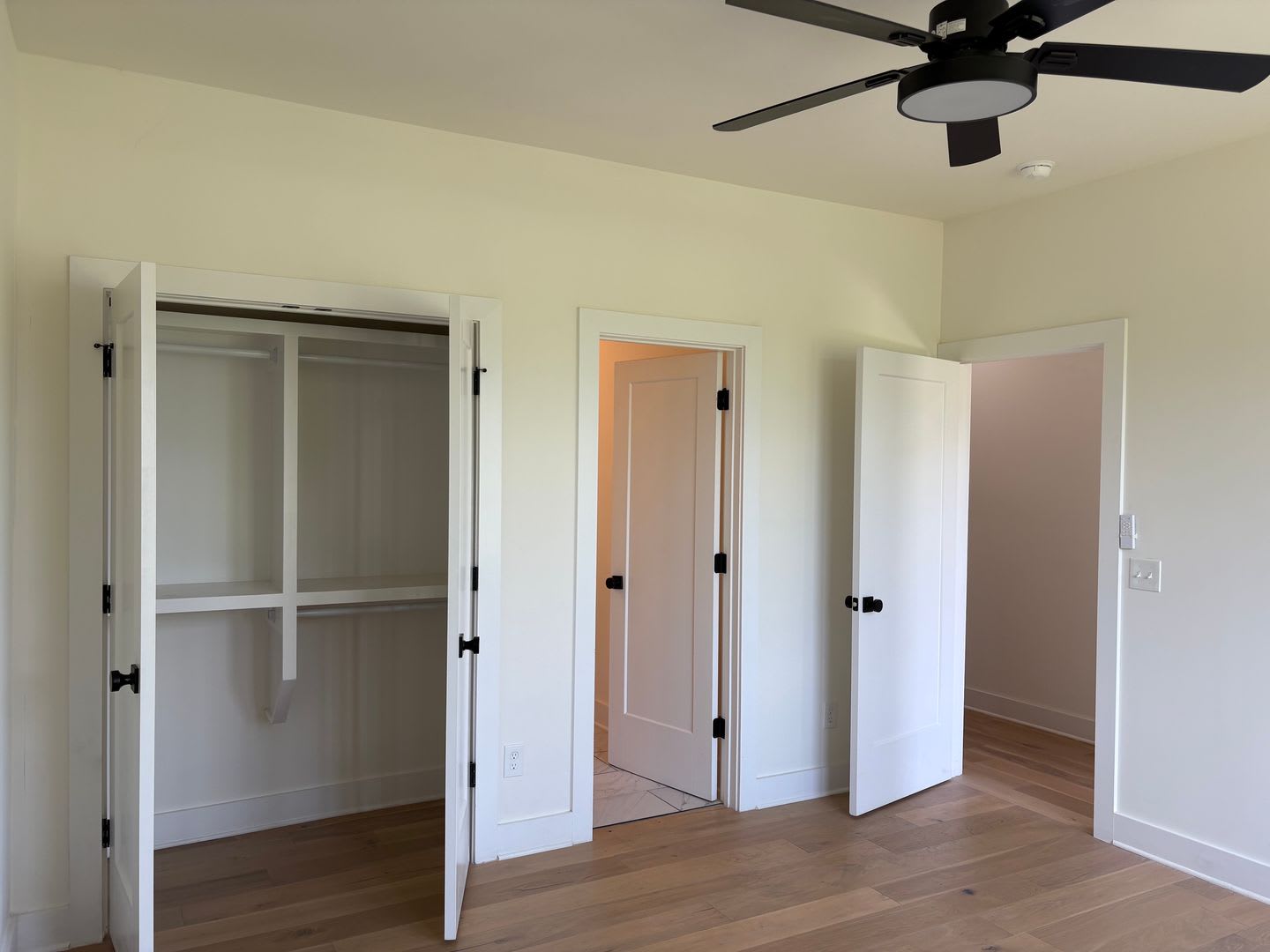 Gorgeous Brick 3 bed/3 bath Rental Available! – photo 5