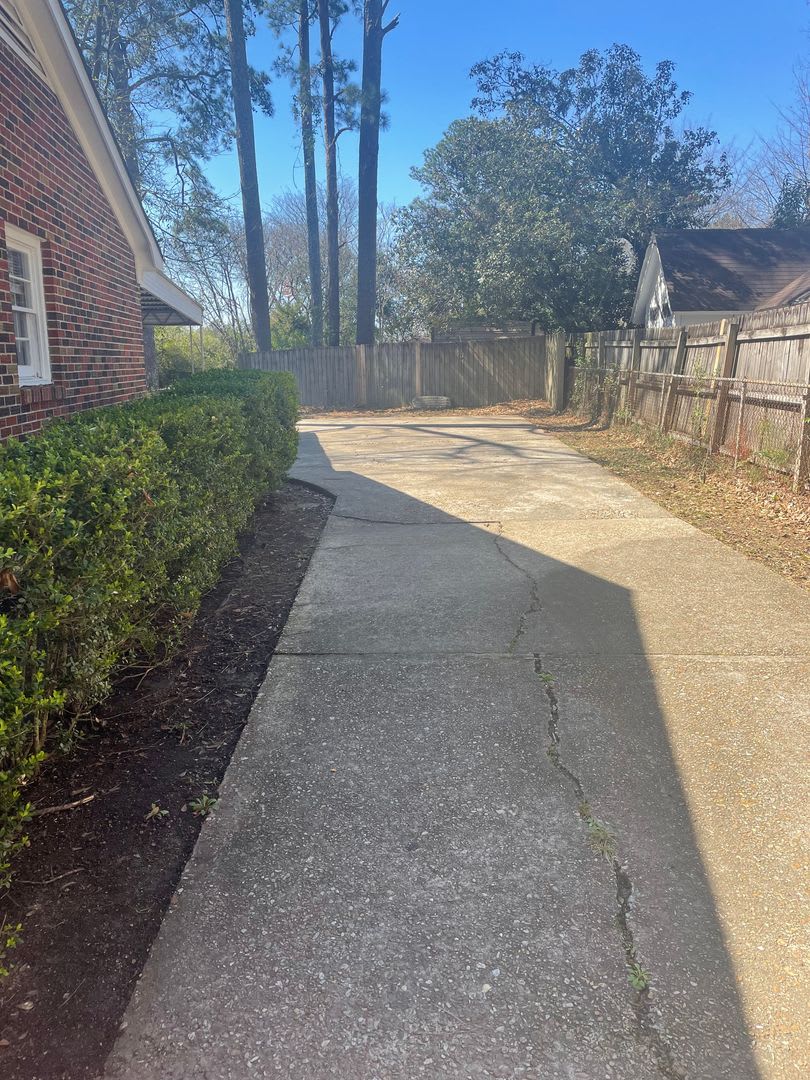 3 Bed 2 Bath Located Forest Hills To Schedule A Self Showing – photo 3