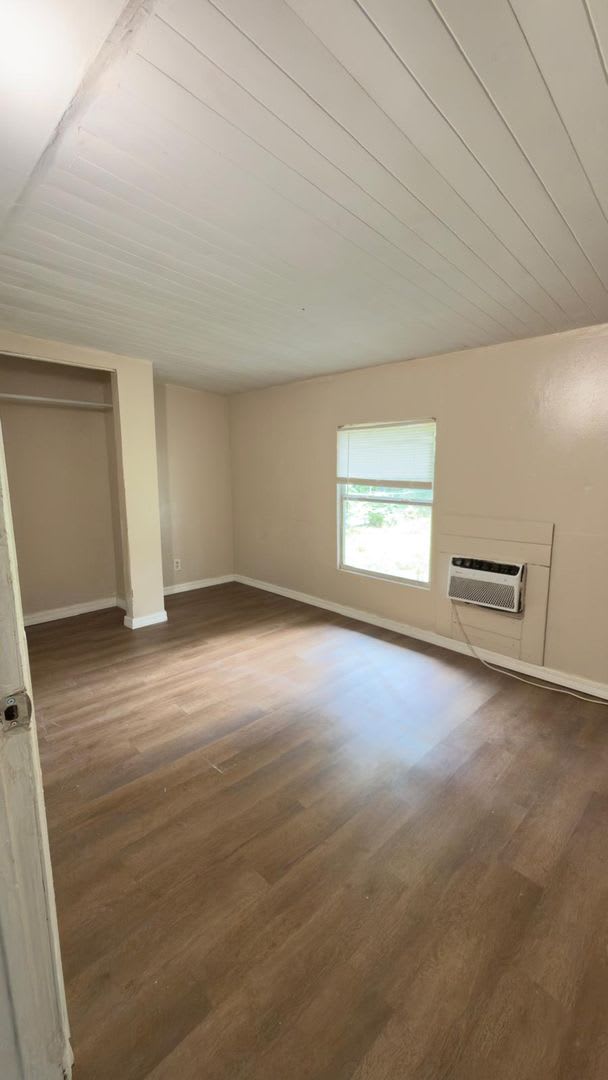 Charming 2-Bedroom Home with on Oleander Avenue – Your Perfect Auburndale Oasis! – photo 5