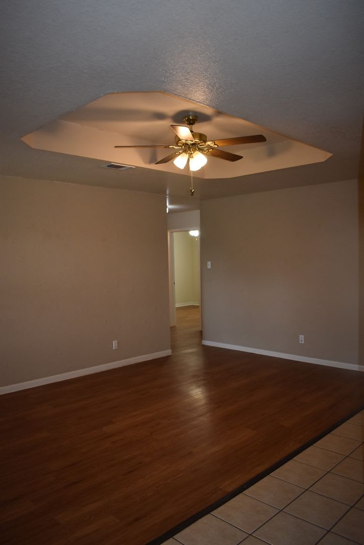 GET AWAY FROM IT ALL!!! BEAUTIFUL COUNTRY SETTING 3 Br 2 Bath close to Stillhouse Lake – photo 4