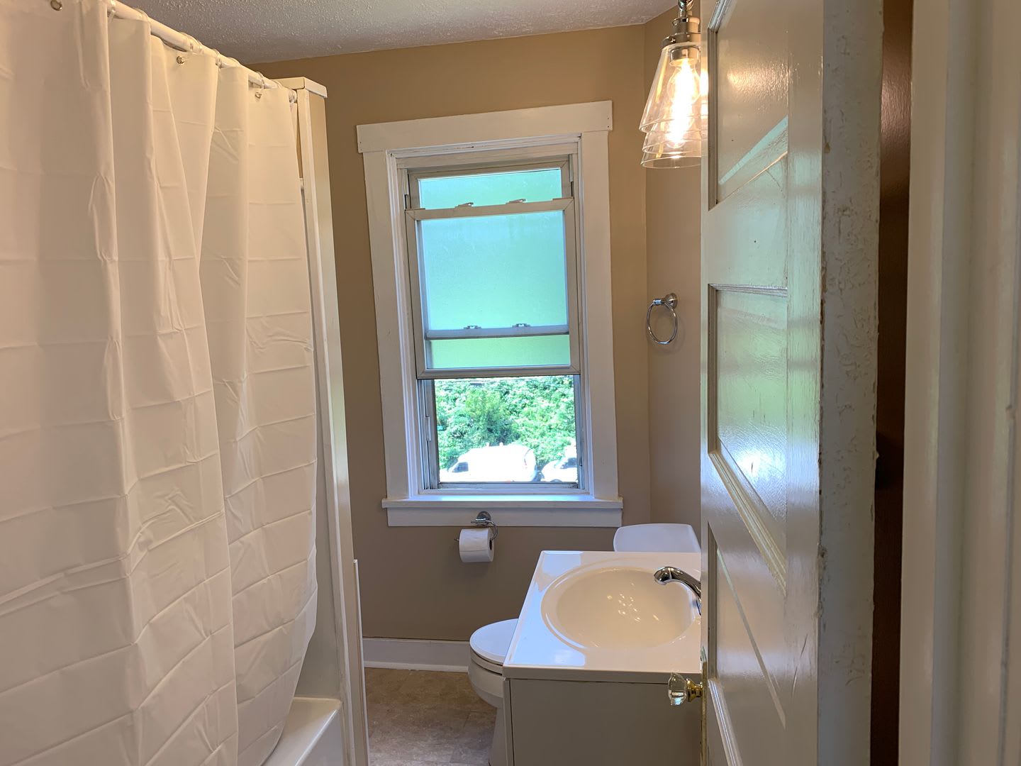 Charming 2BR home in Pittsburgh – photo 5