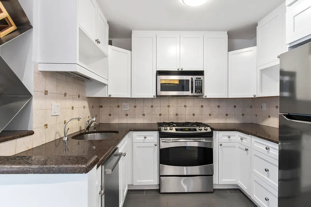 46 E 12th St Apt 19 – photo 3