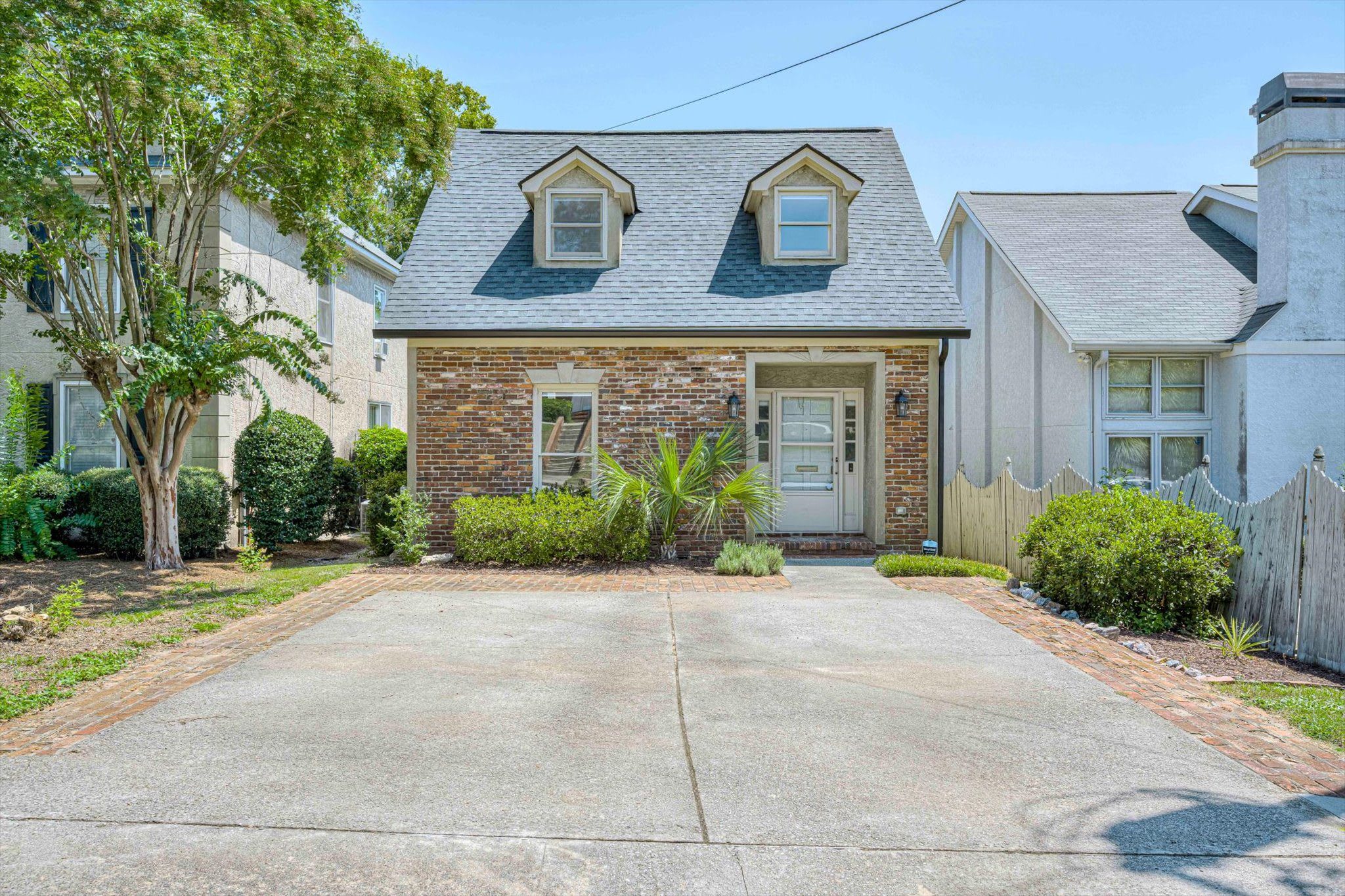 1054 Hickman Road – photo 2