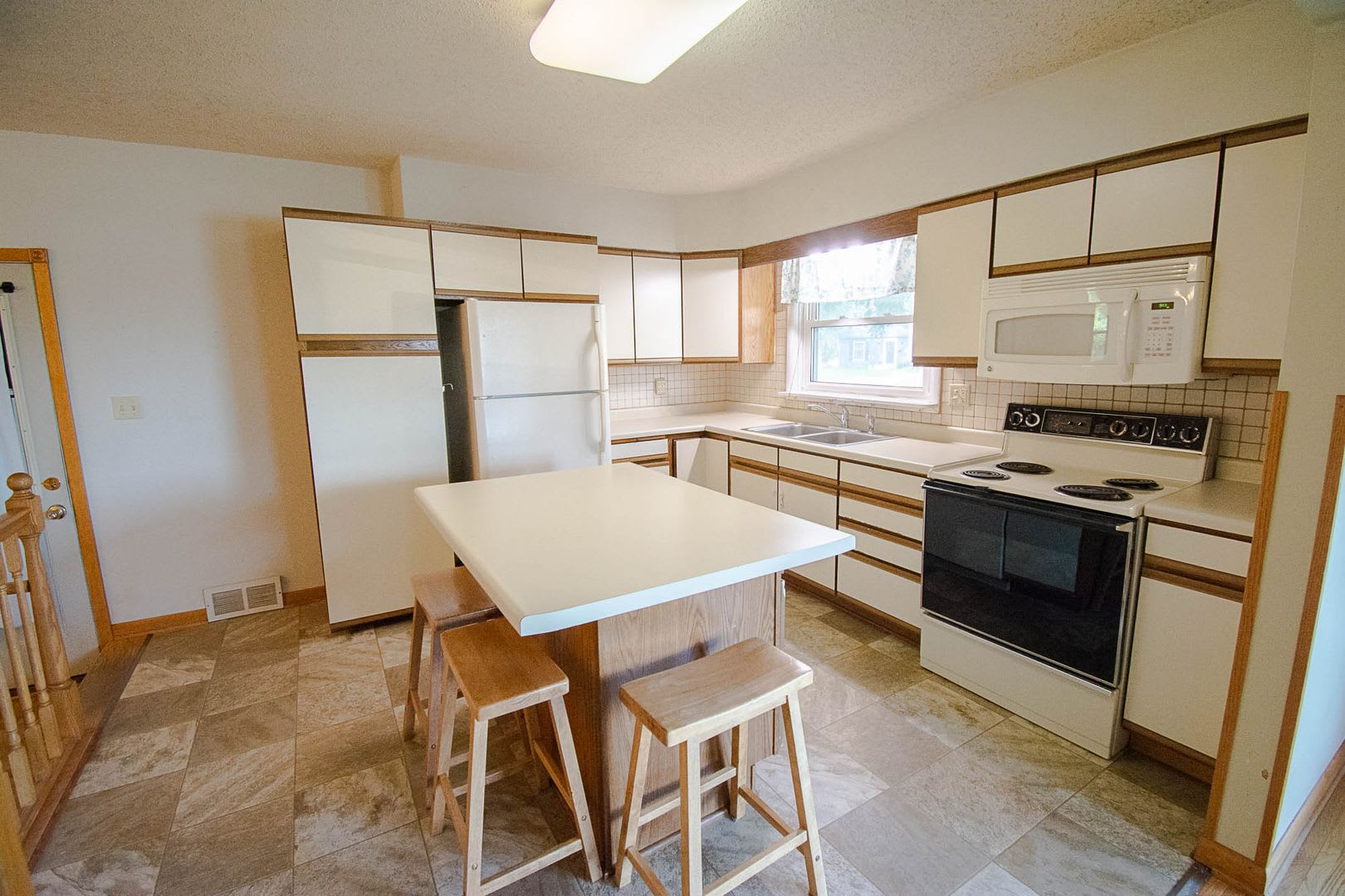 Charming Elton Hills Rambler with Finished Basement – photo 4