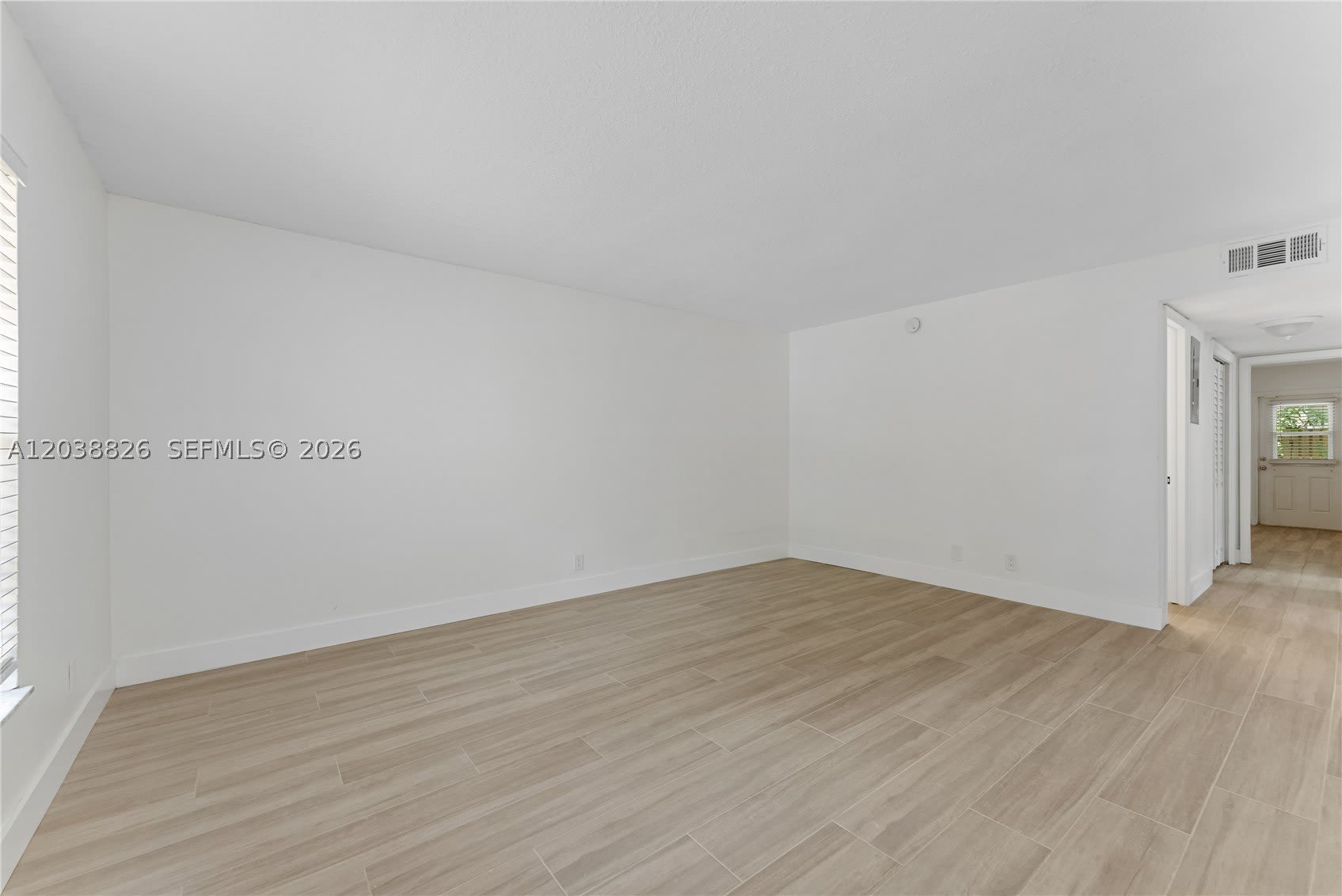 10261 NW 35th St – photo 5
