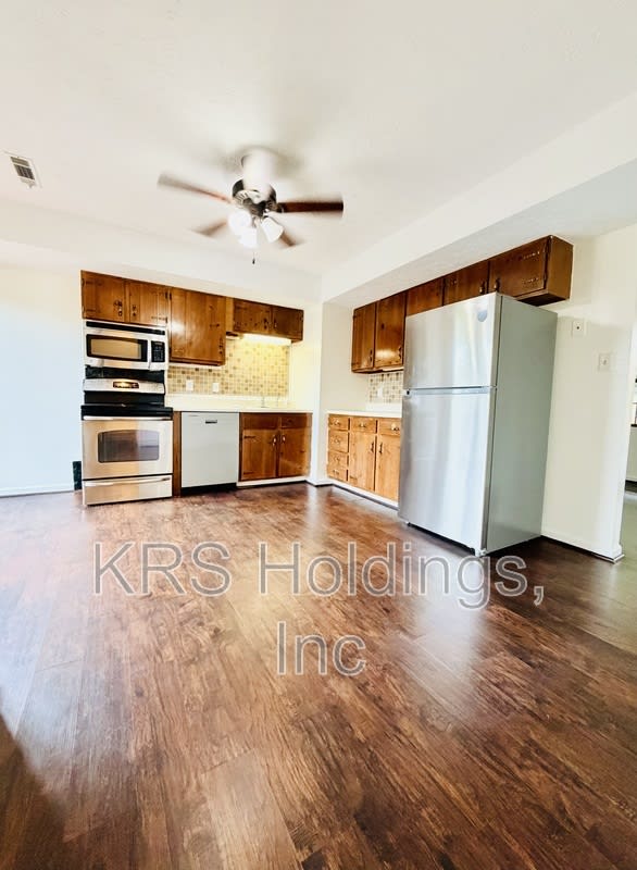 16 Nags Head Ct – photo 2
