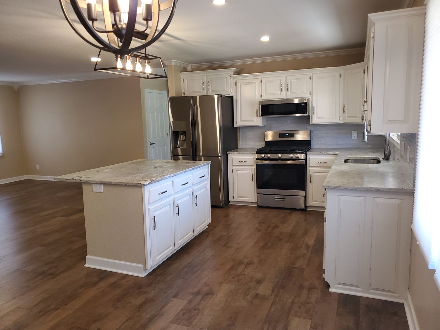 Beautiful Family Home With Neighborhood Lake Access – photo 3