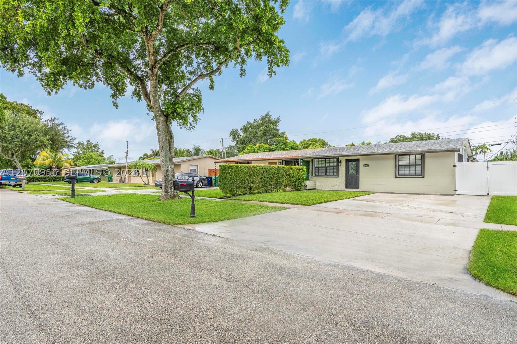 5001 SW 92nd Ter – photo 2