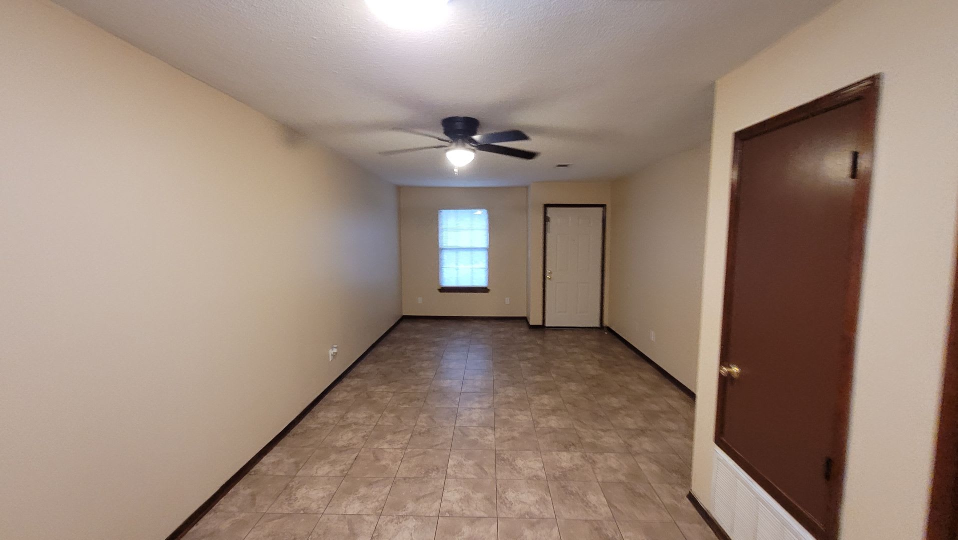 2 Bedroom 1 Bath Duplex for Rent! Trash & Lawn Care Included! – photo 2