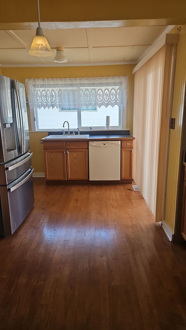Move In Special 200 Off First Months Rent Wonderful 2Bd 1Ba Home Located In Cosmopolis – photo 2