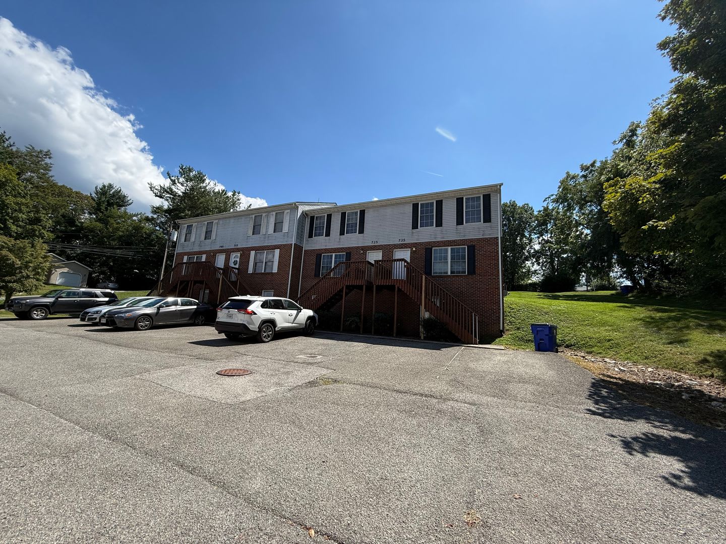 2 Bedroom, 1.5 Bath Townhouse – photo 1