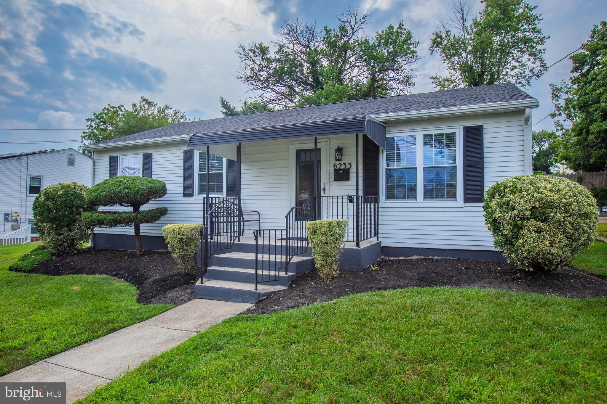6233 MAGNOLIA Avenue – photo 2