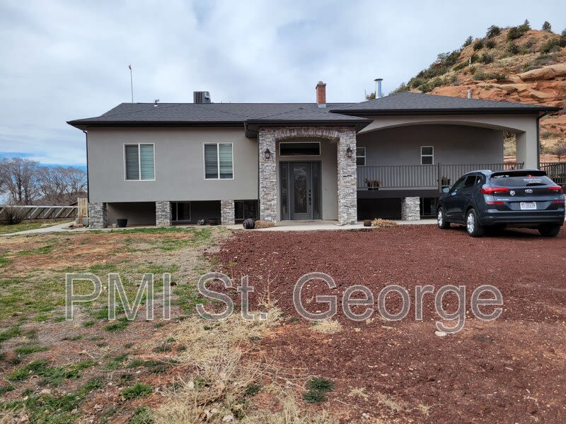 1065 N Canyon Street – photo 2