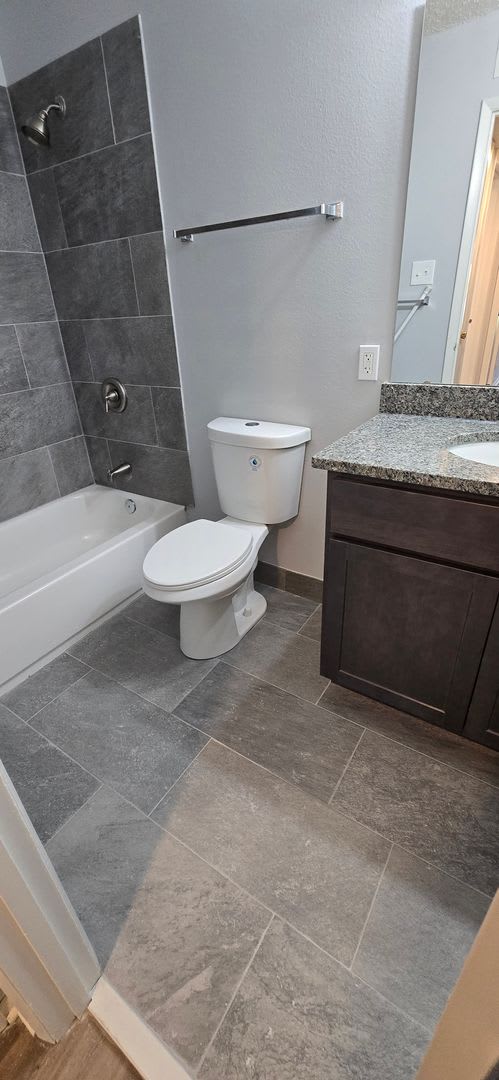 Beautifully Renovated Two Bedroom Condo In Ladue School District – photo 3