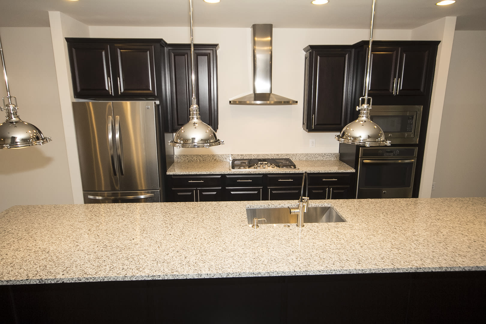 Stunning 4bd 4.5bth Garage Townhome Near Ft. Meade – photo 3