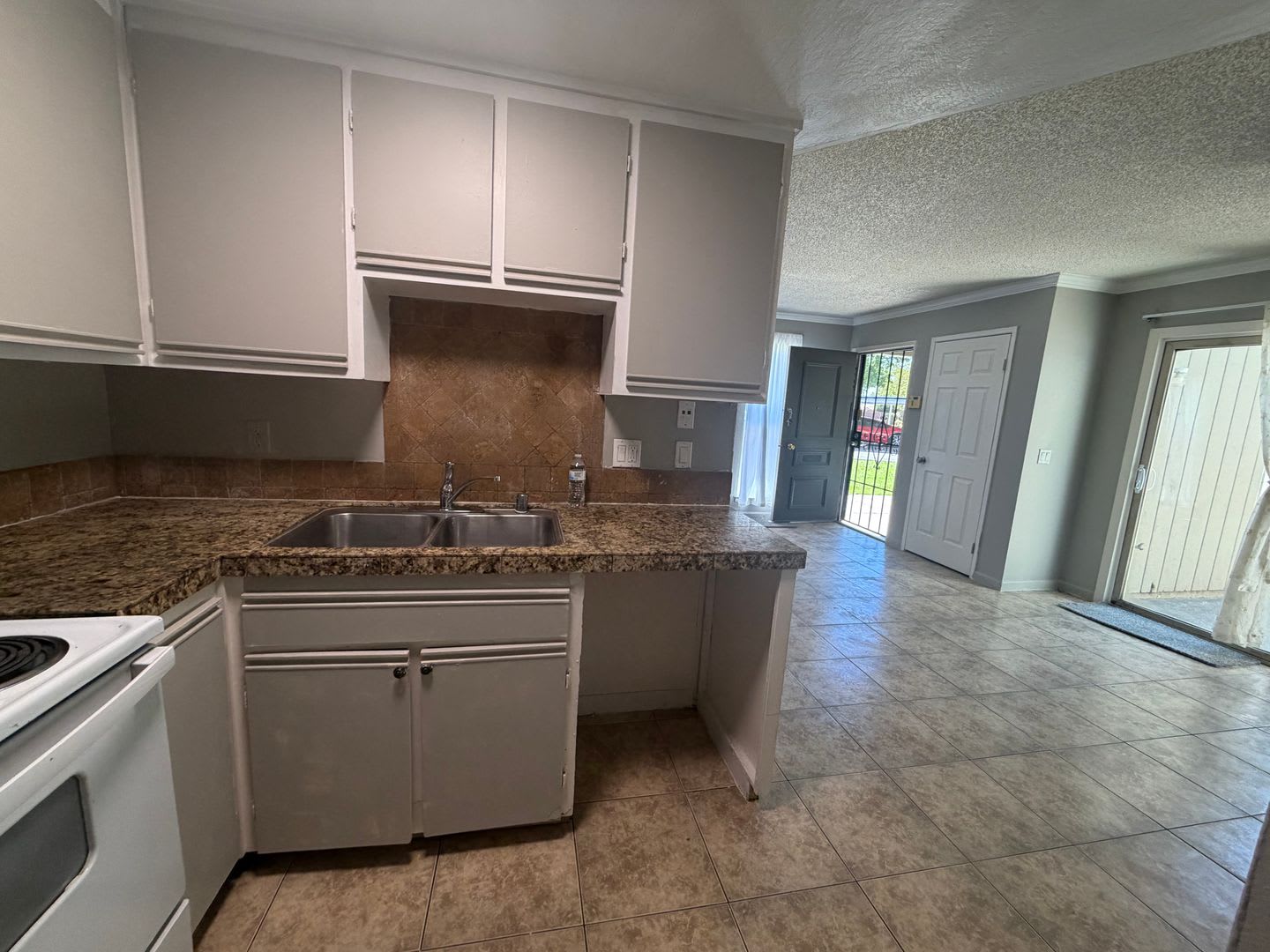 Parkway Gardens Condo – photo 2
